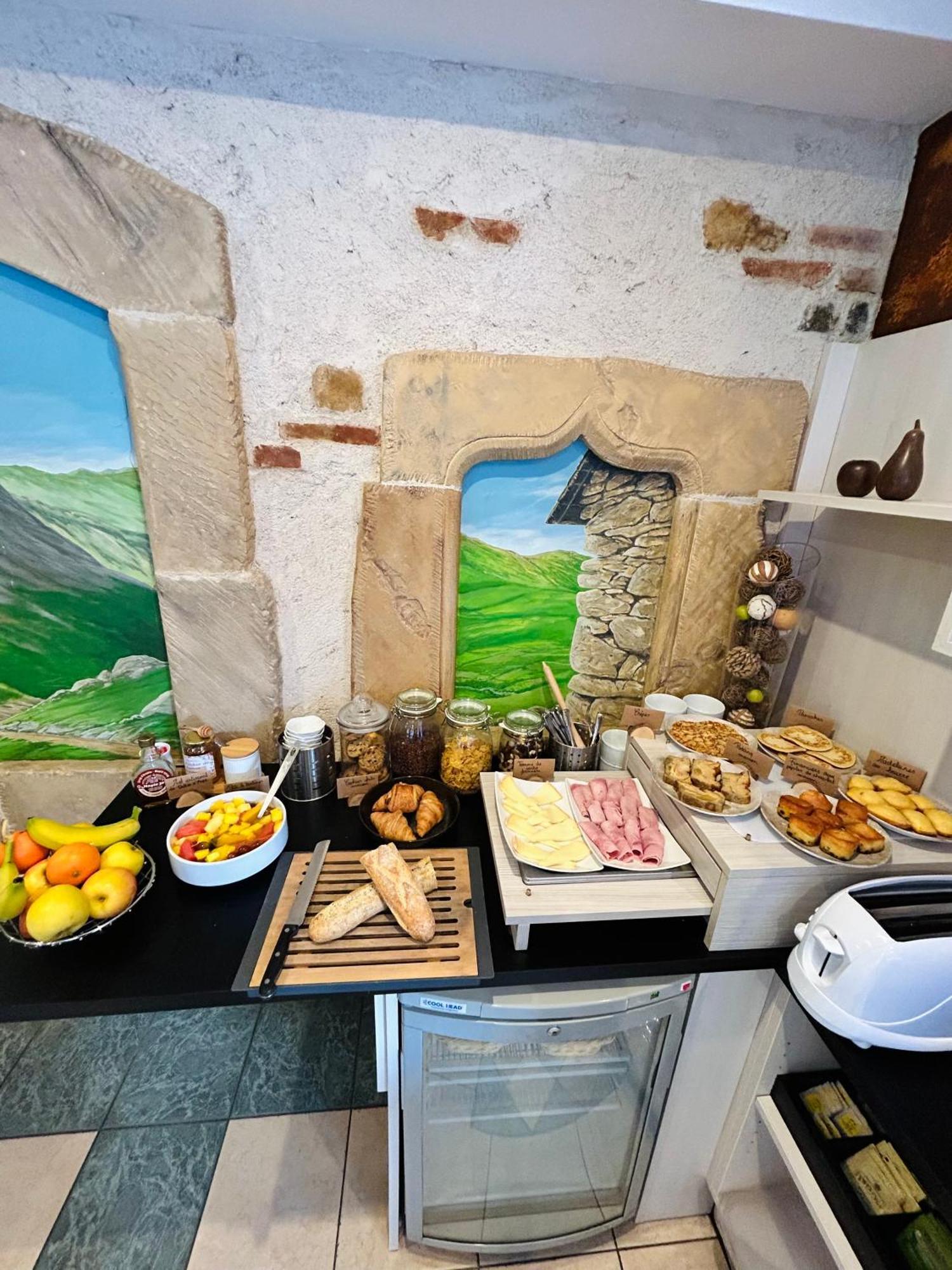 Logis Hotel L'Ayguelade Bielle Ngoại thất bức ảnh