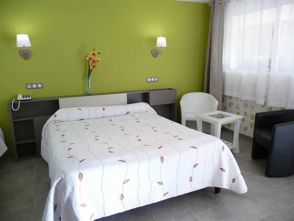 Logis Hotel L'Ayguelade Bielle Ngoại thất bức ảnh