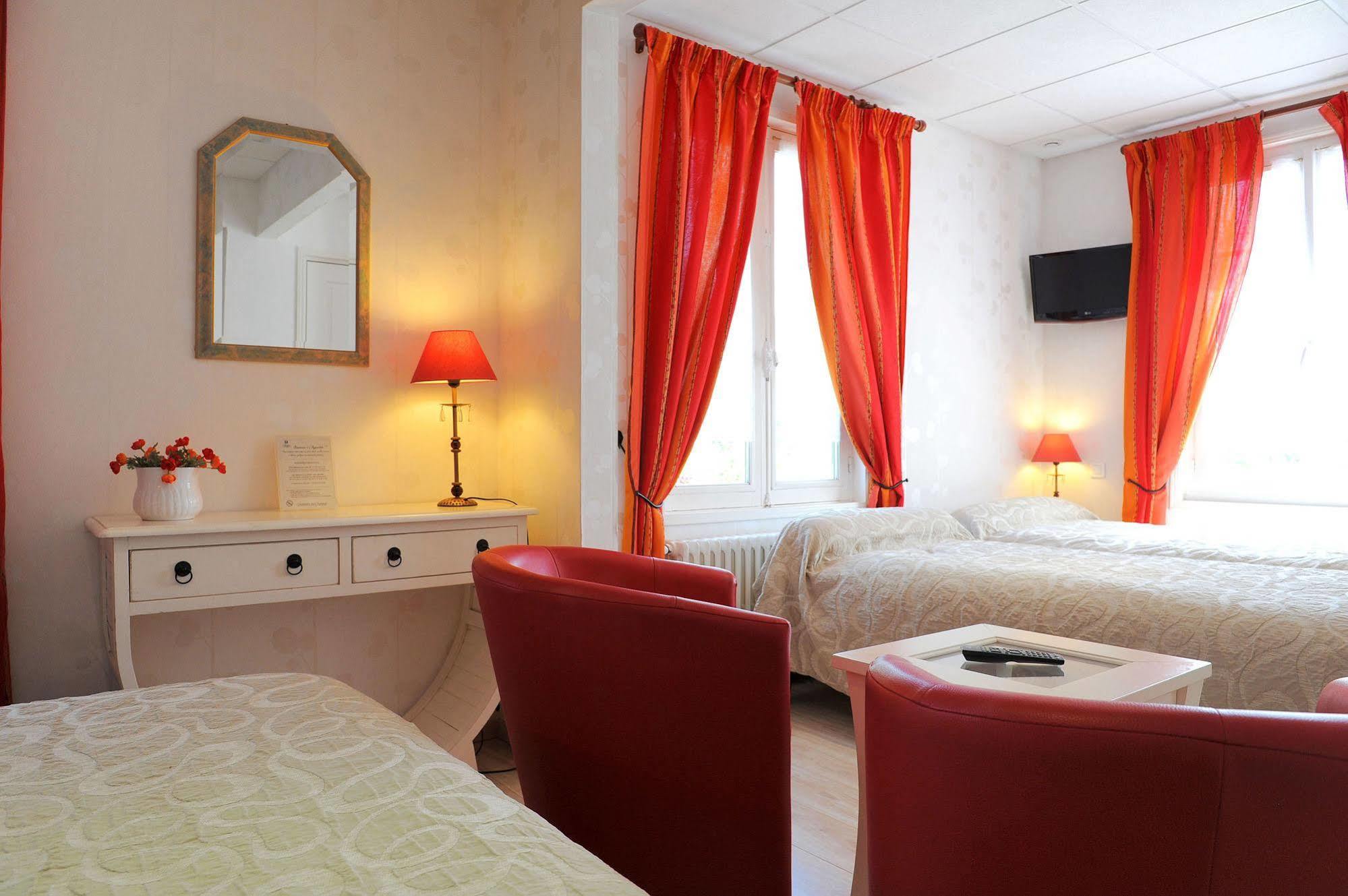 Logis Hotel L'Ayguelade Bielle Ngoại thất bức ảnh