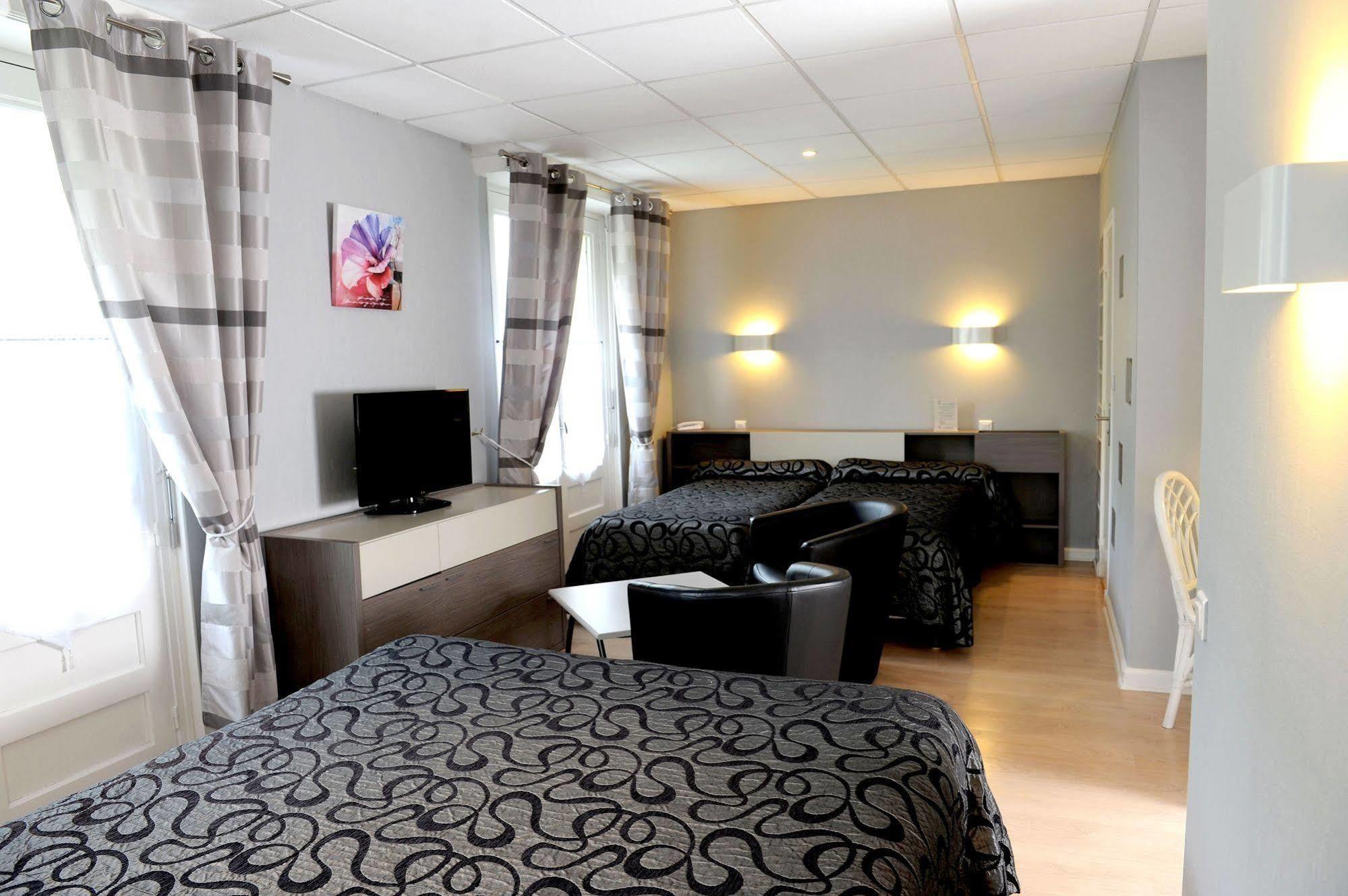 Logis Hotel L'Ayguelade Bielle Ngoại thất bức ảnh