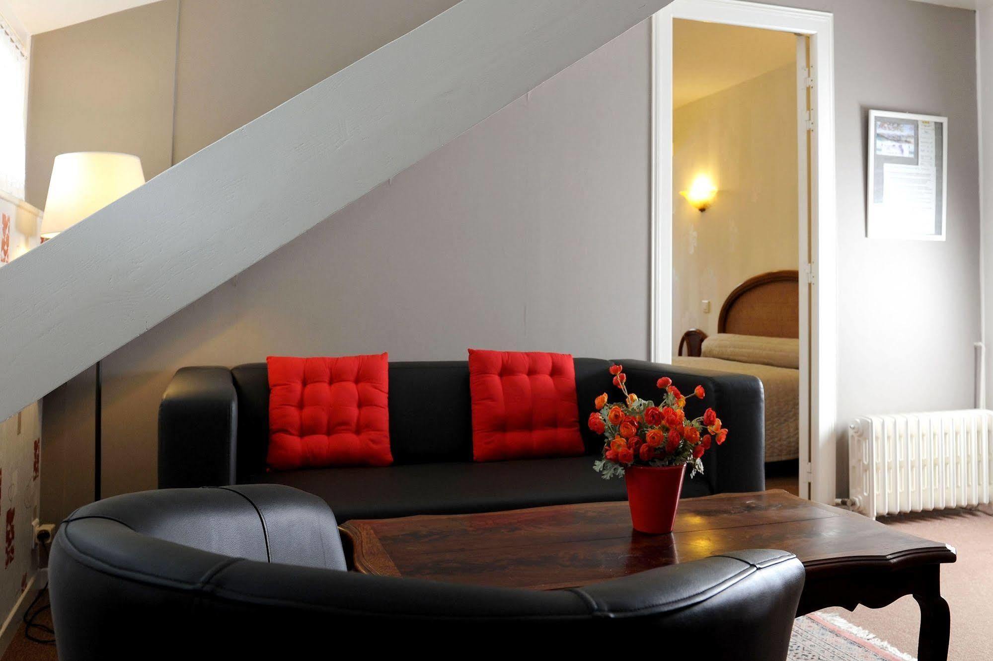 Logis Hotel L'Ayguelade Bielle Ngoại thất bức ảnh