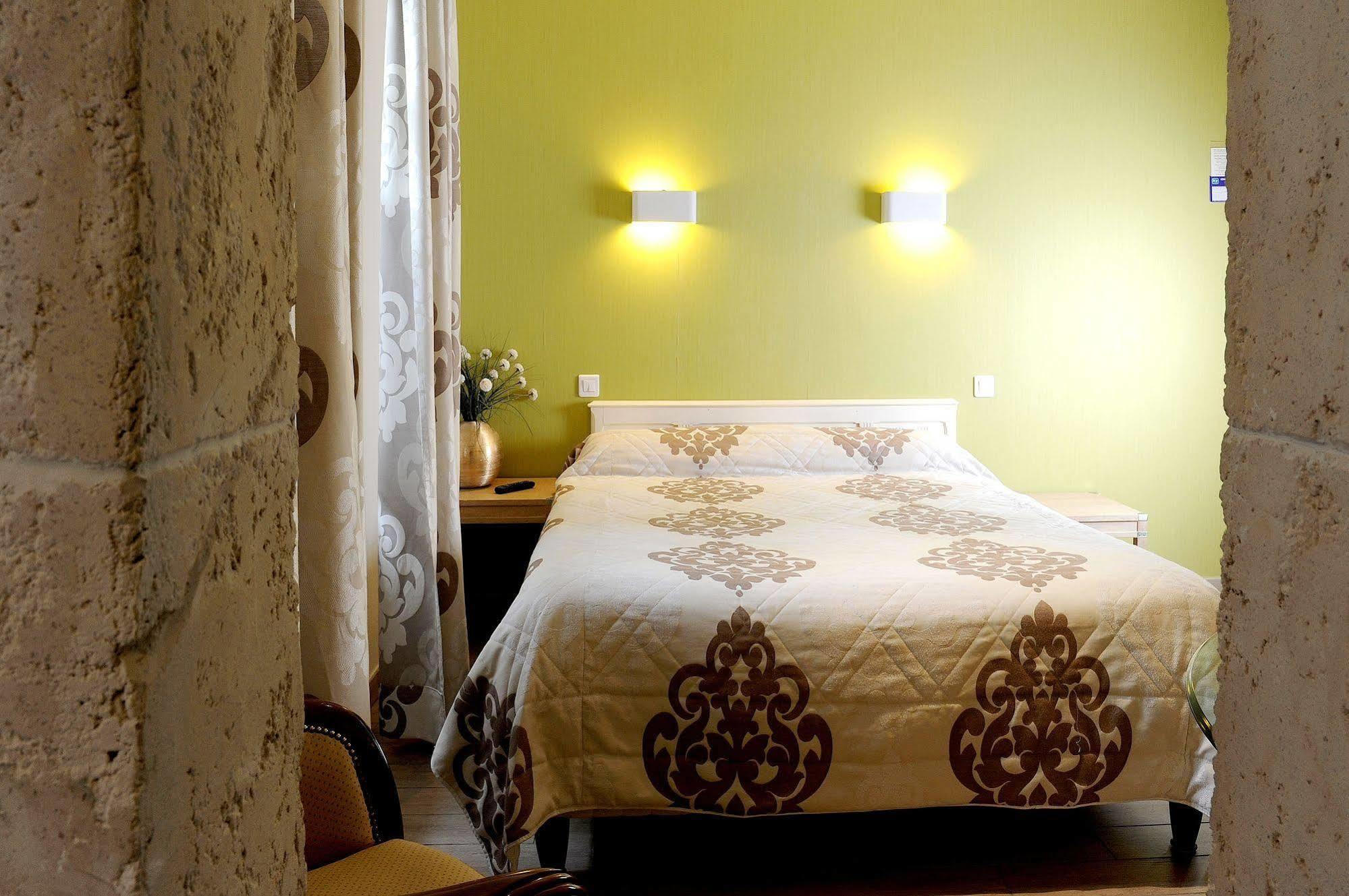 Logis Hotel L'Ayguelade Bielle Ngoại thất bức ảnh