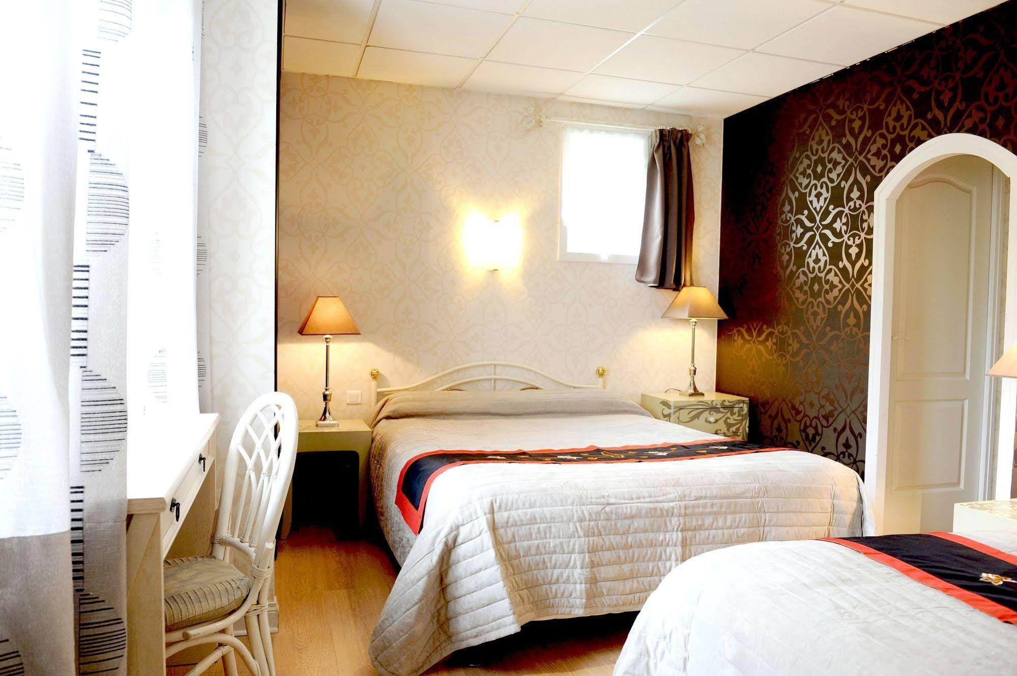 Logis Hotel L'Ayguelade Bielle Ngoại thất bức ảnh