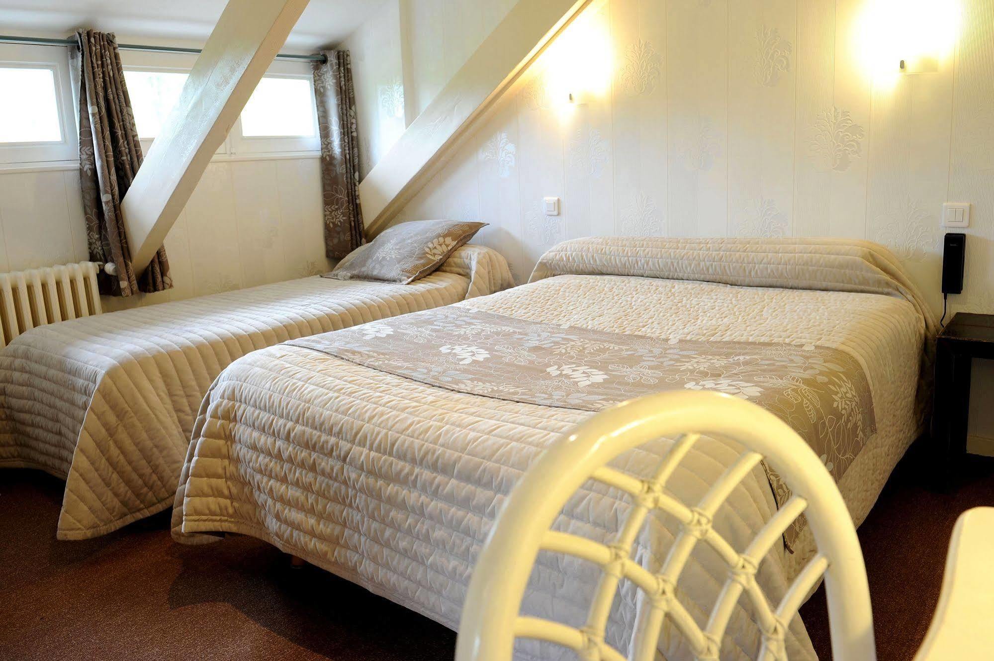 Logis Hotel L'Ayguelade Bielle Ngoại thất bức ảnh
