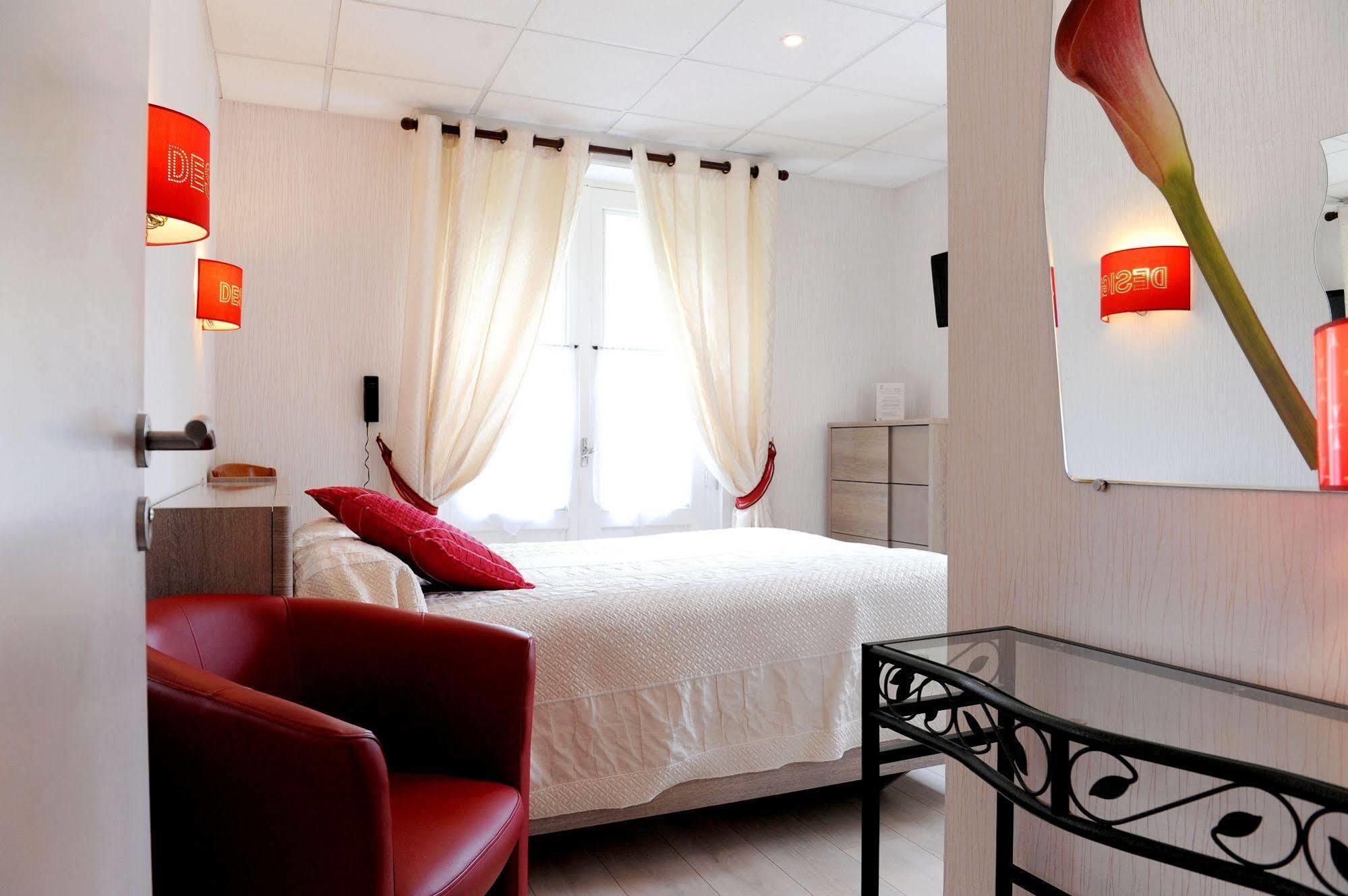 Logis Hotel L'Ayguelade Bielle Ngoại thất bức ảnh